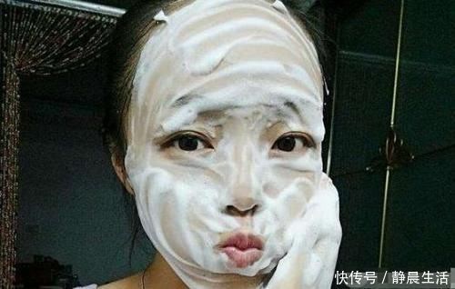 洗面奶|用水打湿脸,就用洗面奶?进入“洗脸雷区”,难怪毛孔粗大