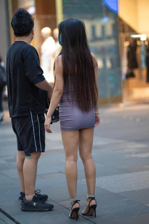 清爽干练,来条简约连衣裙,是时候秀出你的自信了