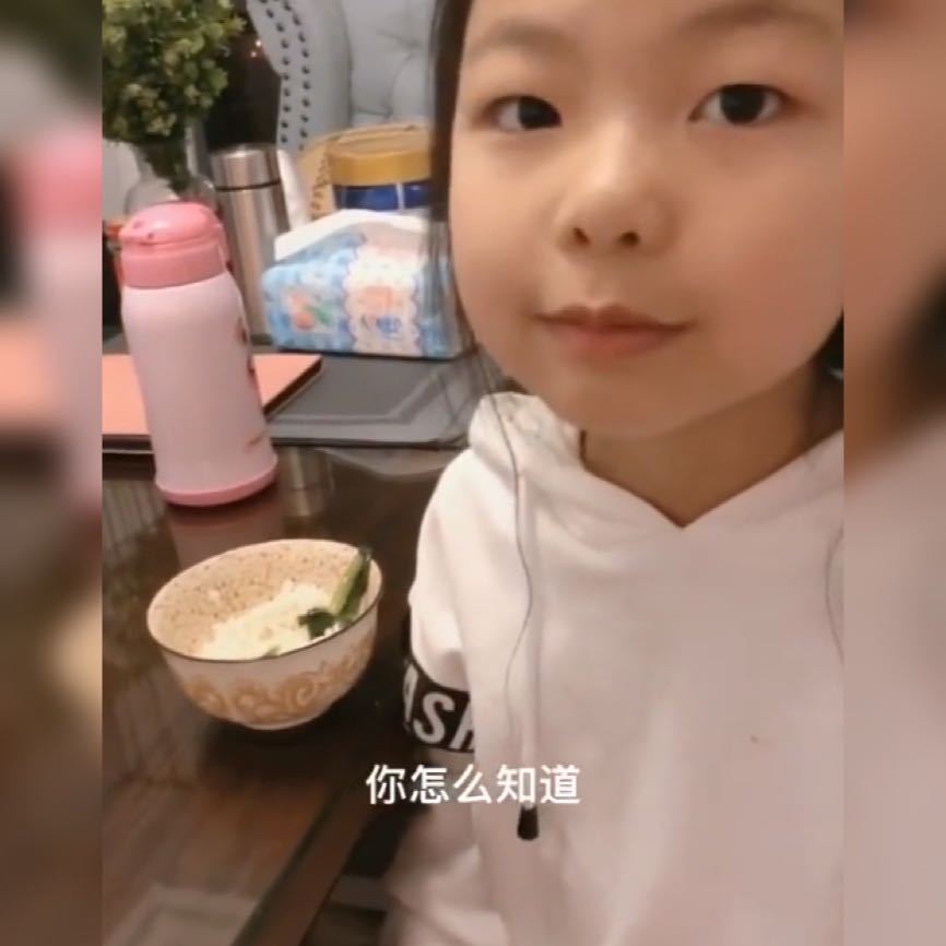 父母|姐姐当着父母面拆穿妹妹火了,网友姐姐为了争宠不惜拆穿自己