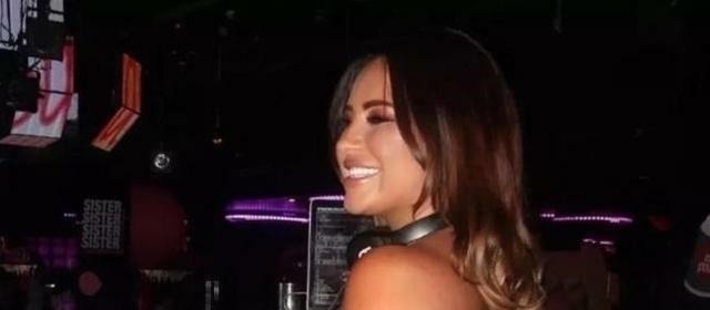 身材|美国女孩痴迷于深蹲健身，身材凹凸有致的她，体重75KG