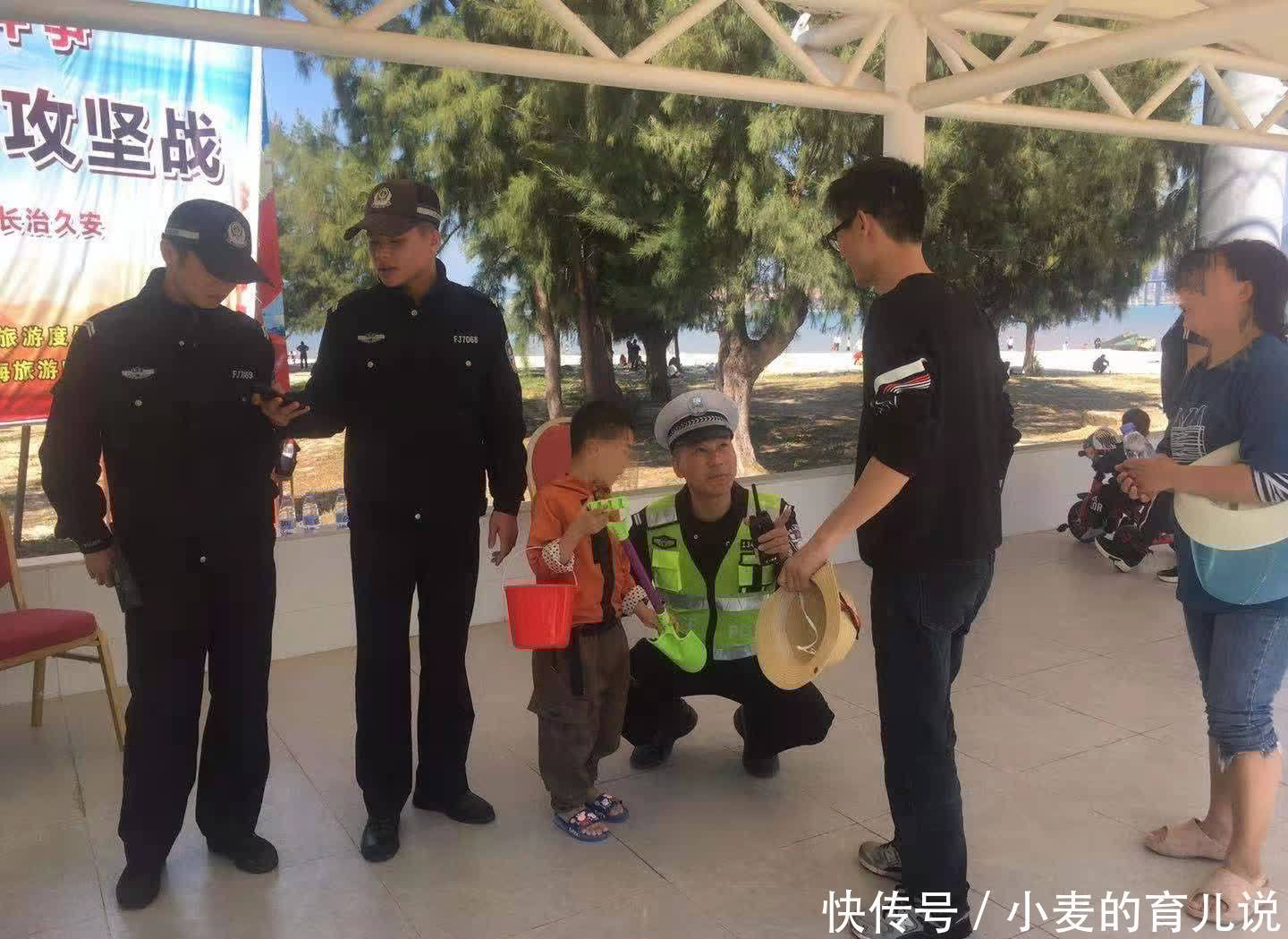 粗心父母丢小孩,交警蜀黍帮找回