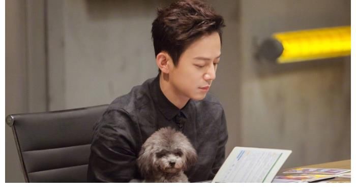 新一期《快本》錄制結(jié)束，快樂(lè)家族只剩何炅一人？童年回憶解體