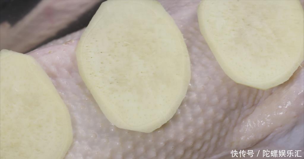  笋干老鸭煲|冬季这菜最适合“补嘴空”，汤汁鲜咸微甘，清亮不油腻，更好吸收