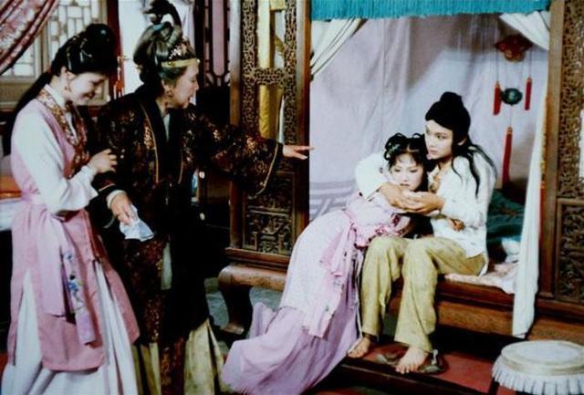 周汝昌#林黛玉的死,让她的丫头“大红大紫”,为什么