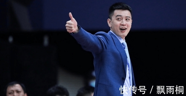杨鸣|4分钟轰出15-3,差8分换3阵,教练提前握手,CBA联赛你看懂了吗?