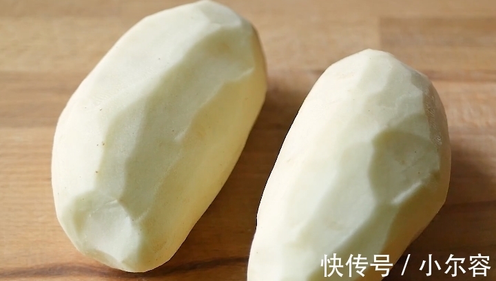 土豆饼|土豆不要炒着吃了，2分钟教你最新做法，金黄酥脆，比薯片还好吃