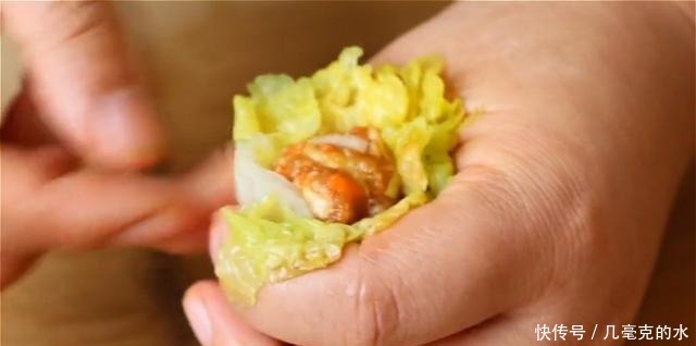 做法|白菜浑身都是宝,教你秘制做法,不炒不炖,鲜嫩多汁,营养丰富