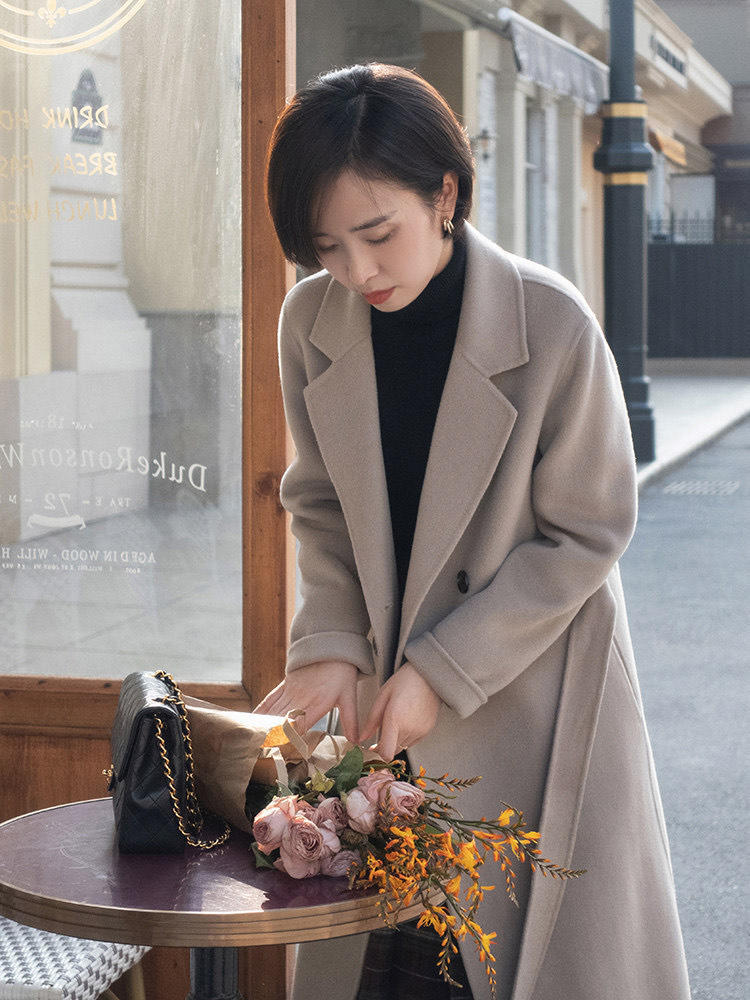 保暖|入冬之后大衣这样穿更有氛围感,搭配针织半身裙更加时尚!