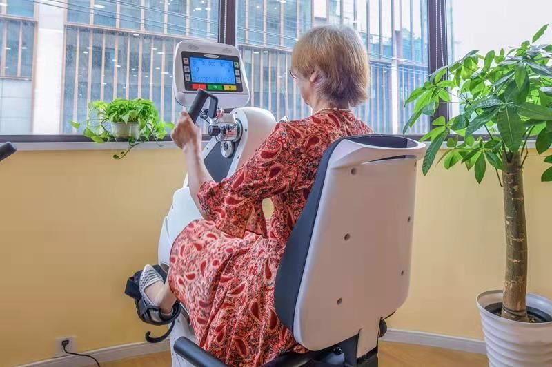 背街小巷“藏着”长者健身房，老人开启“夏练”新模式|夏日沁凉 | 老人