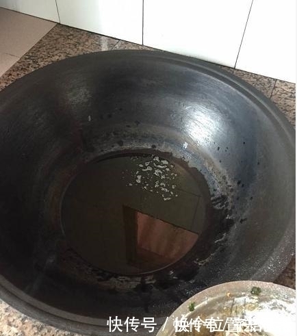 农村美食,这样的炸鱼方式,还是头一次见!