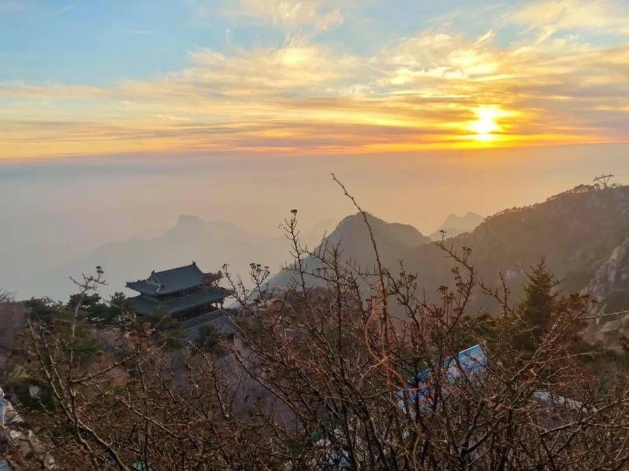 葫芦口|岱顶惊现宝葫芦＂吞吐＂晚霞！喊你名字，敢答应不？