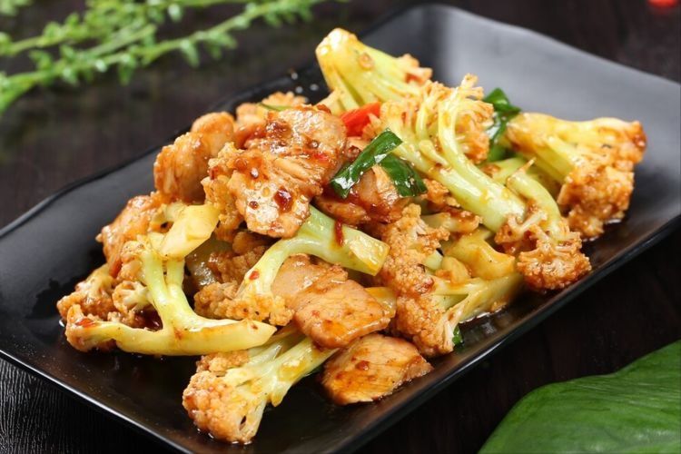 炒花菜时，焯水过油都不对，大厨教你一招，又香又脆，好吃又入味