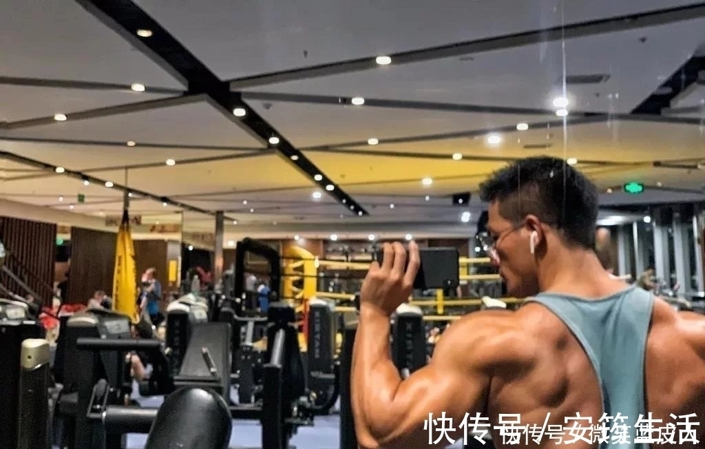 猛男|92年肌肉猛男因淋浴湿身照走红，这个肌肉什么水平