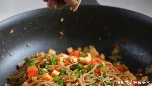 切成小丁|虽说只是一碗素面,却十分开胃有食欲,无肉胜有肉