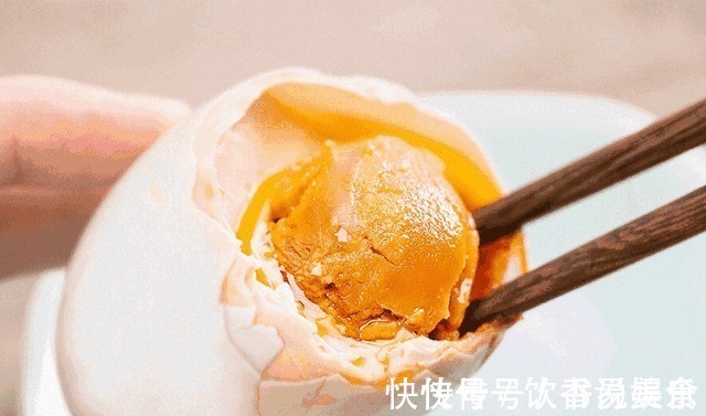 海鸭蛋|5种适合中老年人的零食,营养高好吸收,无聊时边吃边养身