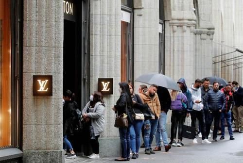 鞋盒|低门槛生意诞生,比炒鞋还赚钱?有人靠“塑料盒”,一年赚走千万