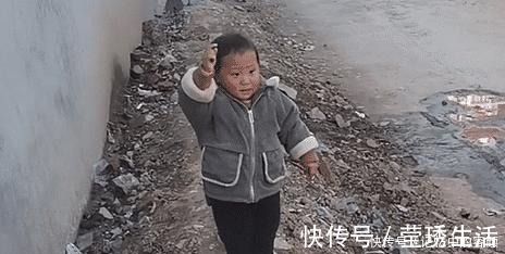 小脚|“最嚣张宝宝” 因吵架爆红,小手一指小脚一跺,谁怕谁
