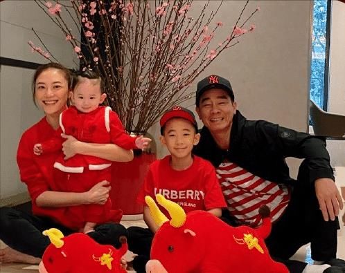 又是第一个！陈小春微博爱国图获全网点赞，过往言论堪称港星典范