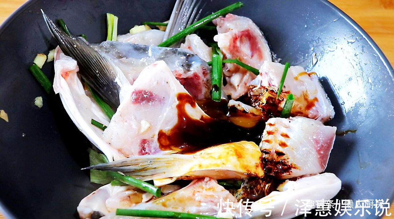 这是豆腐鱼头的快手做法，豆腐不油煎，鱼头不红烧，蒸一下就好了