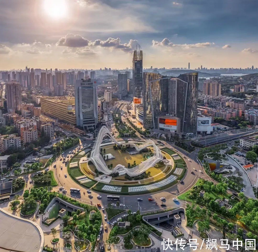 商业|商业地产轻资产和重资产的赛道，你更看好谁？
