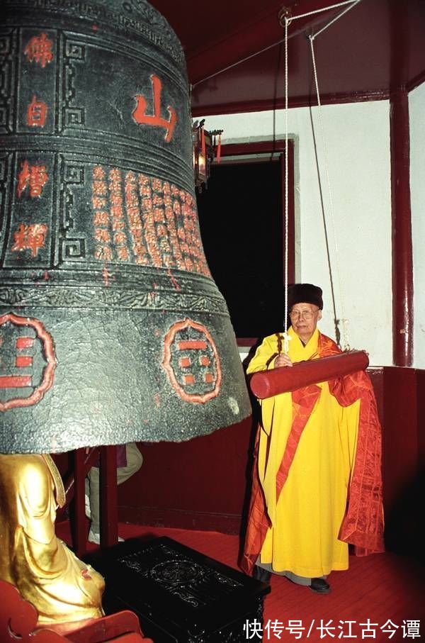 客船#和尚半夜也敲钟吗？寒山寺“夜半钟声到客船”敲的是什么钟？