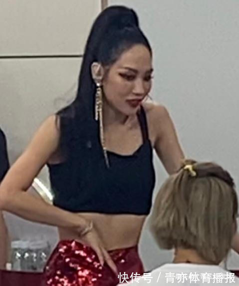 沈夢辰淘汰后,曬姐姐丑圖!劉雯事件重演,關(guān)系好還是情商低?