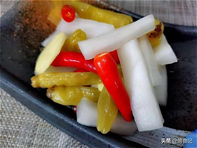 大错|腌萝卜，只加盐是大错！牢记“3不粘”，萝卜更香更脆，1年不坏