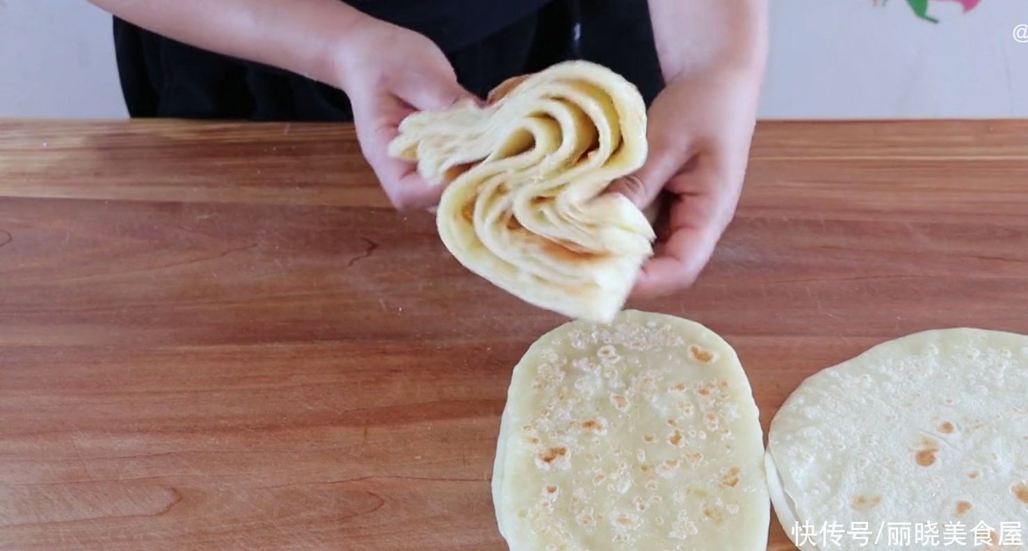 学会这个和面配方:做出家常饼,口袋饼,春饼,个个柔软好吃