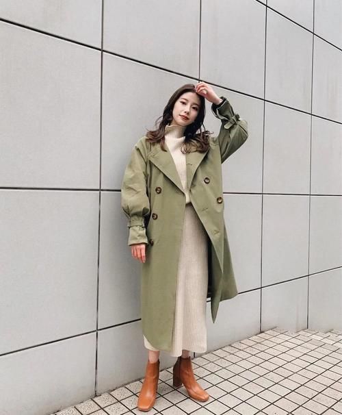 刘雯的“风衣＋毛衣”火了，时髦气质又高级，不学可惜