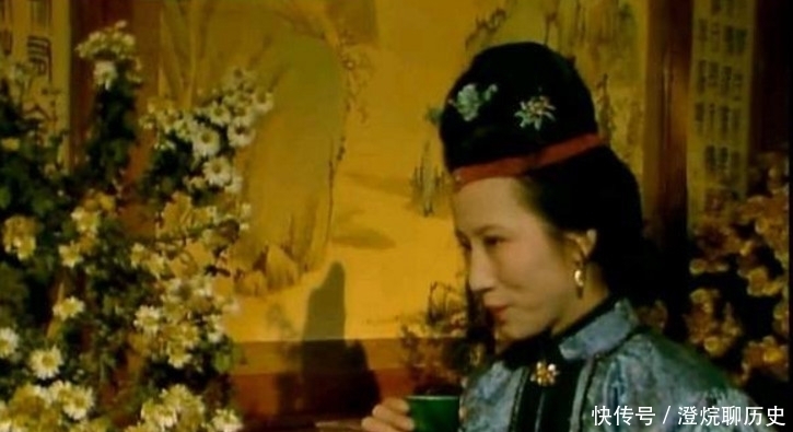 大观园里|红楼梦里,李纨虽然丧夫,却敢讽刺王熙凤,还敢不给贾政面子