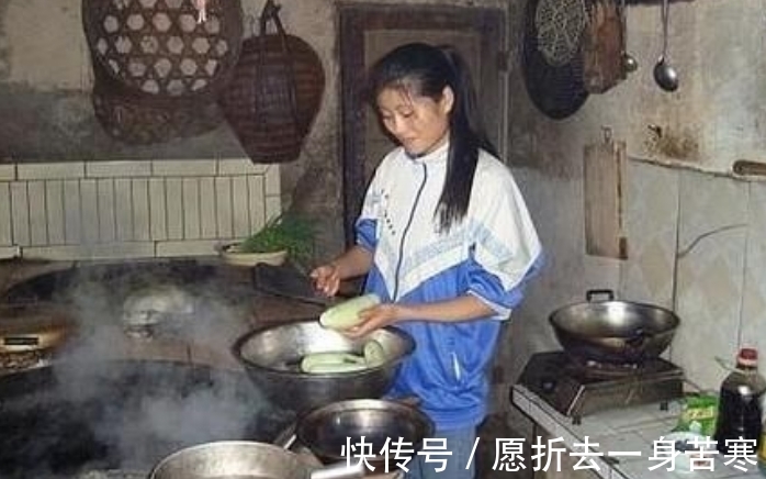 小怡|初中女孩出现母乳,家人到学校询问,老师道出实情,父母选择报警