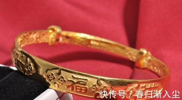 素金 三四十岁的女人少佩戴俗气金饰，有几款黄金首饰尽量别选