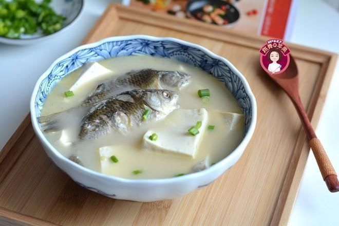 鲫鱼豆腐汤|它的营养比甲鱼还高，浑身上下全是宝贝，一斤7元却无人问津