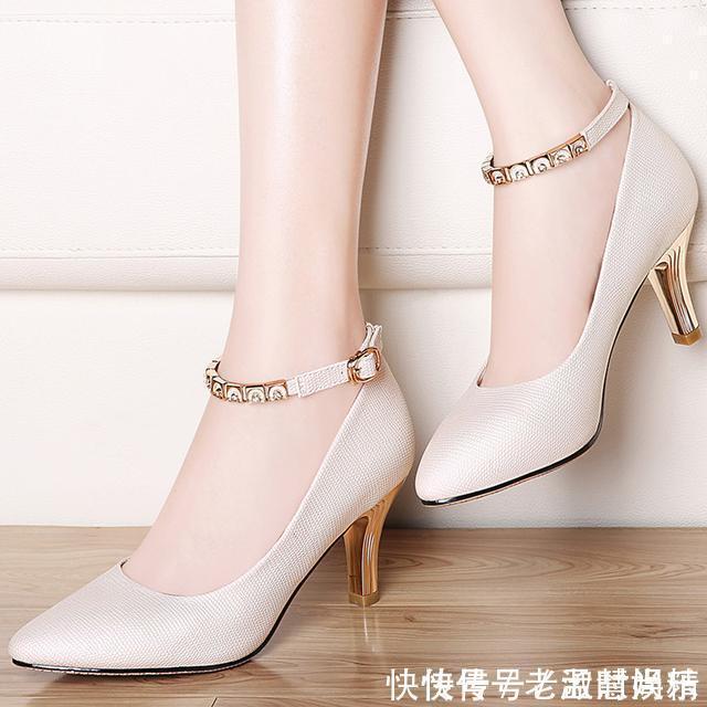 穿上这些高跟鞋,然后在配个阔腿裤,满满的时尚气质