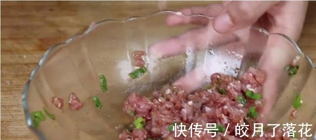 立秋后莲藕最养人，试试这样做，不炒不炖不凉拌，营养美味又解馋！