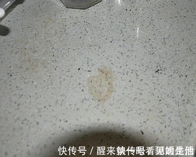 渗色|地板砖渗色处理妙招,地板砖划痕如何处理,地板砖划痕修复步骤