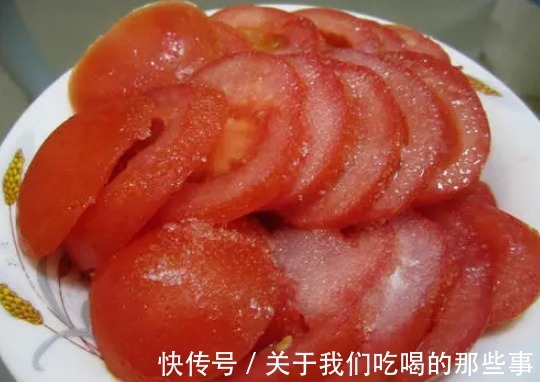 食盐|做糖拌西红柿,直接撒白糖就错了,多加1样料,鲜甜可口,没酸味