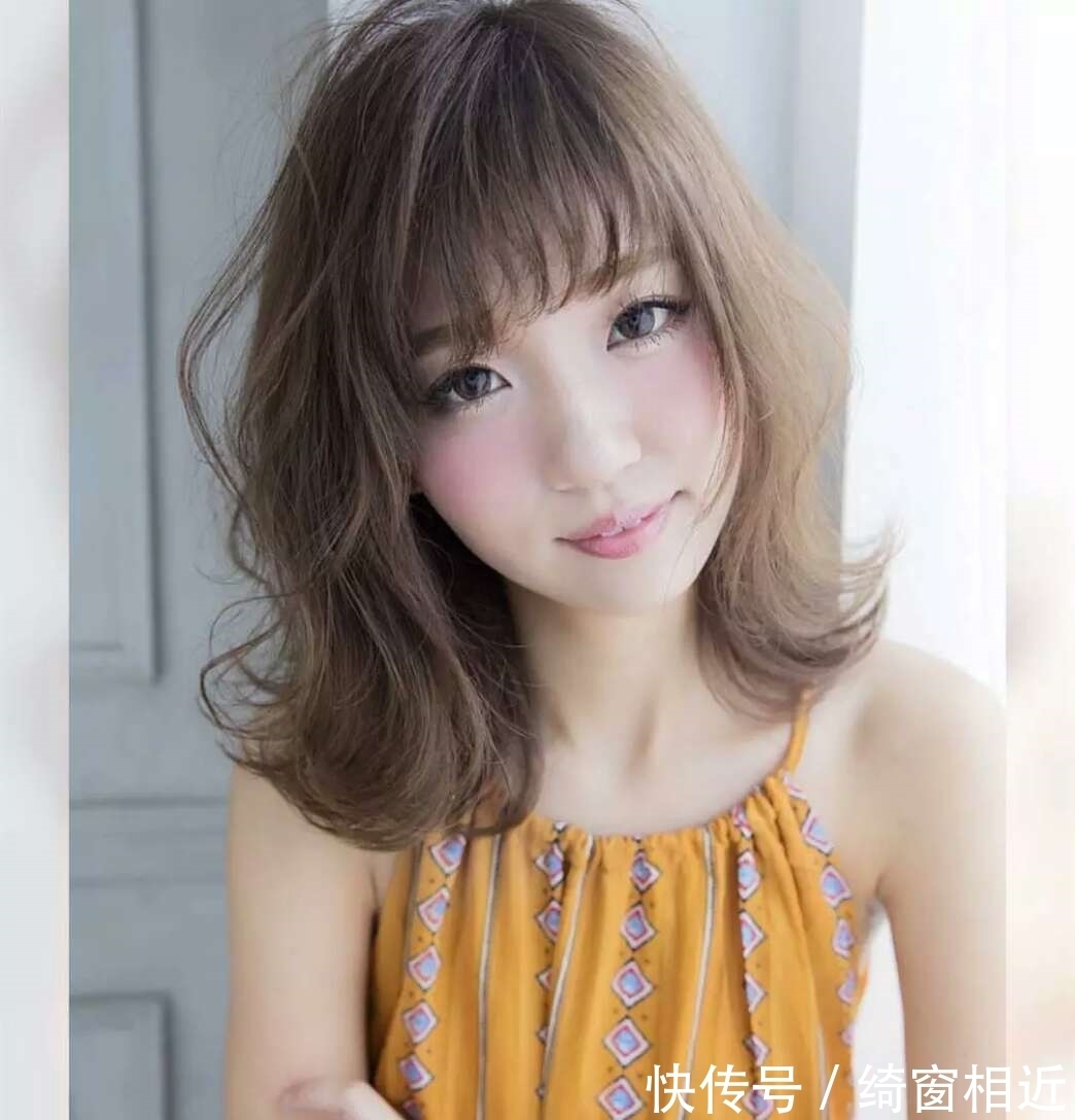 洋气|发量少还贴头皮怎么办?这几款洋气的发型,让你彻底告别细软趴!
