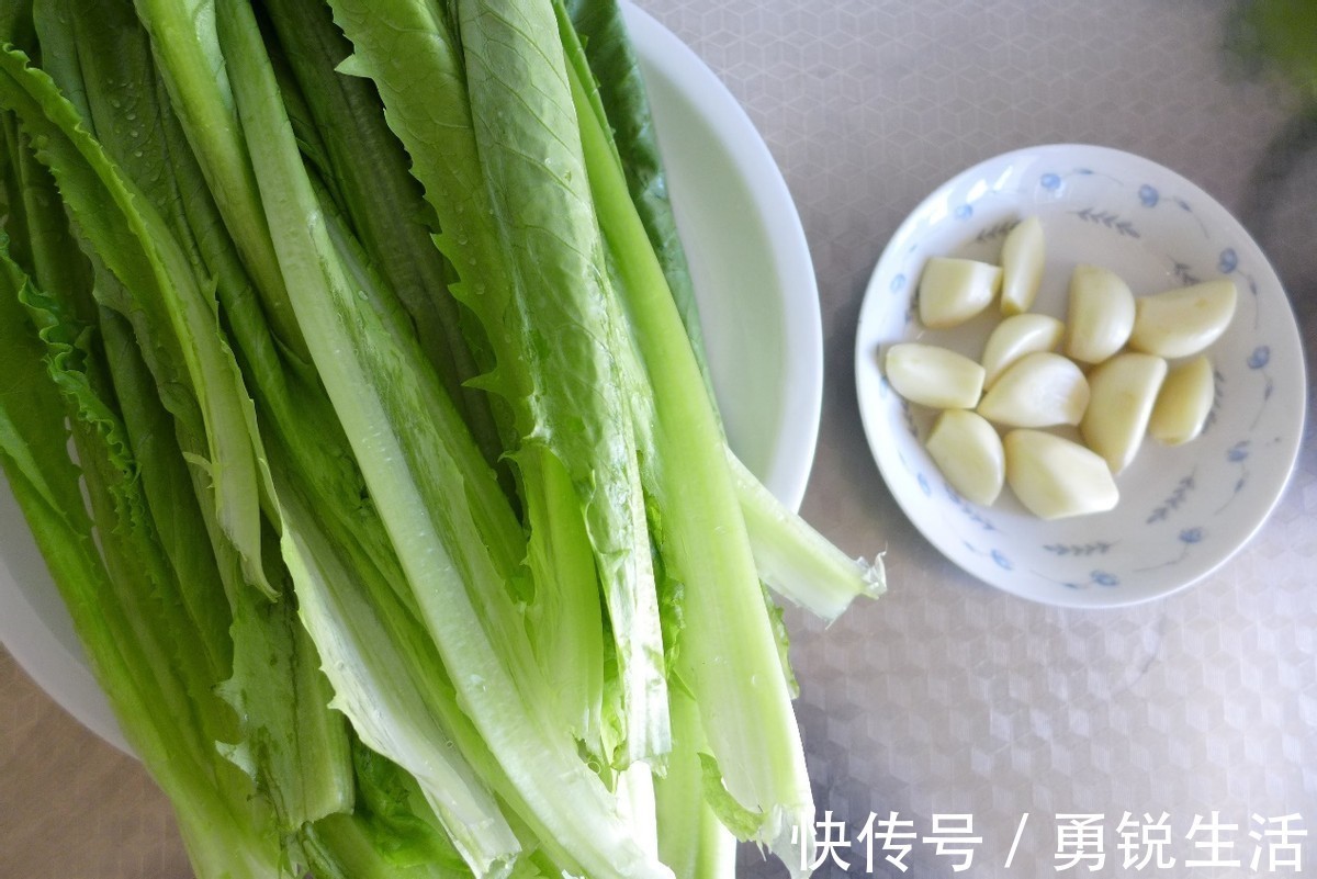 蒜瓣|油麦菜口感清爽，搭配蒜蓉素炒，太好吃了