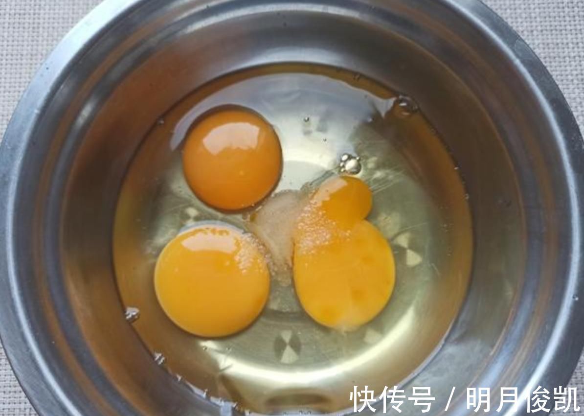 蒸鸡蛋羹,直接加水就错了!参考4要点,细嫩光滑,入口即化