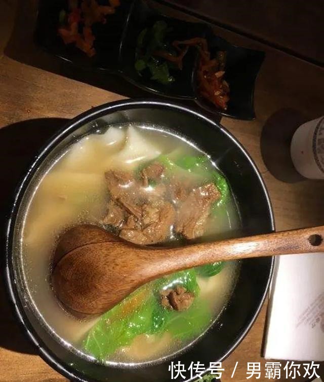 羊肉烩面和烧麦，构成方城最美好的早晨