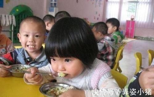 小谢|幼师发午餐照秒撤回,却没逃过宝妈火眼金睛:希望给个满意答复