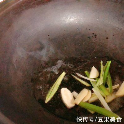 周末这样吃，干煸肥肠开启元气满满的一天