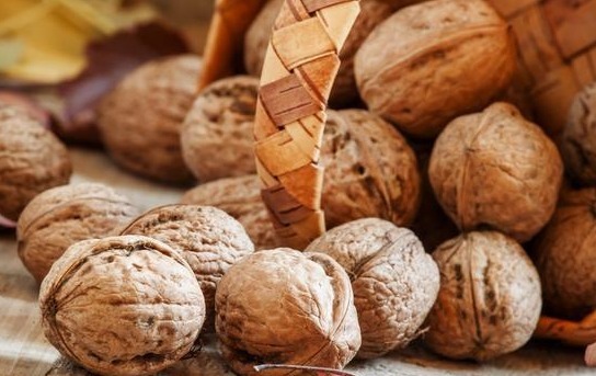 鞣酸钙|提个醒吃核桃不能碰此物,吃了就是没病找病,现在知道还不晚