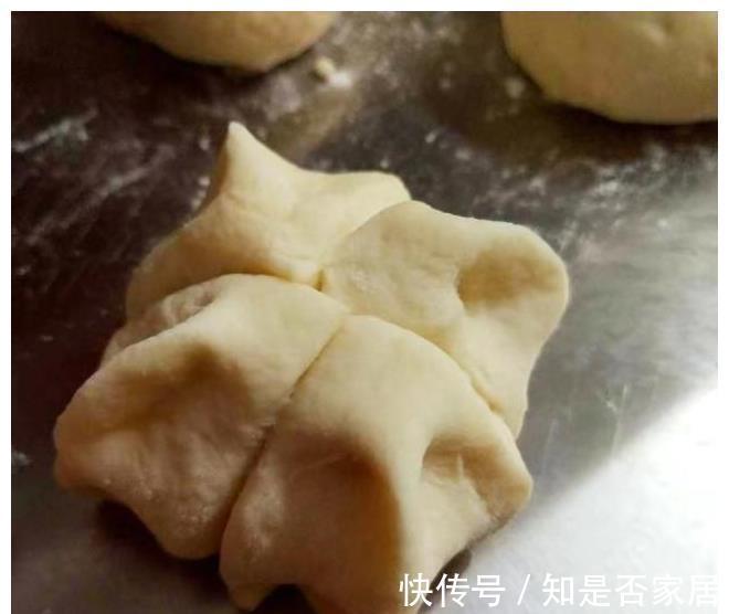 制作过程|蒸一锅红枣开花馒头，枣香十足好看又好吃，营养健康又美味