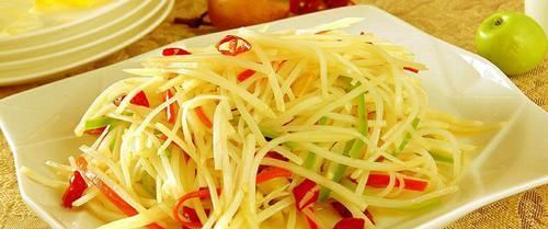 炒土豆丝想要好吃，怎么泡才是关键，厨师都是悄悄这么干