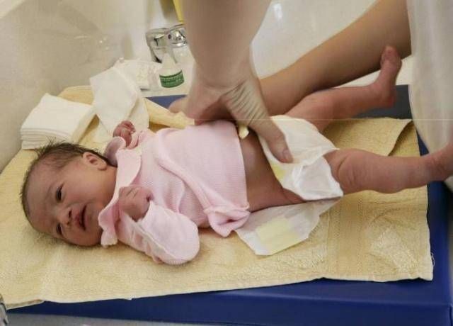 小宝宝|新生儿100天内,妈妈尽量少做三件事,对宝宝发育有好处