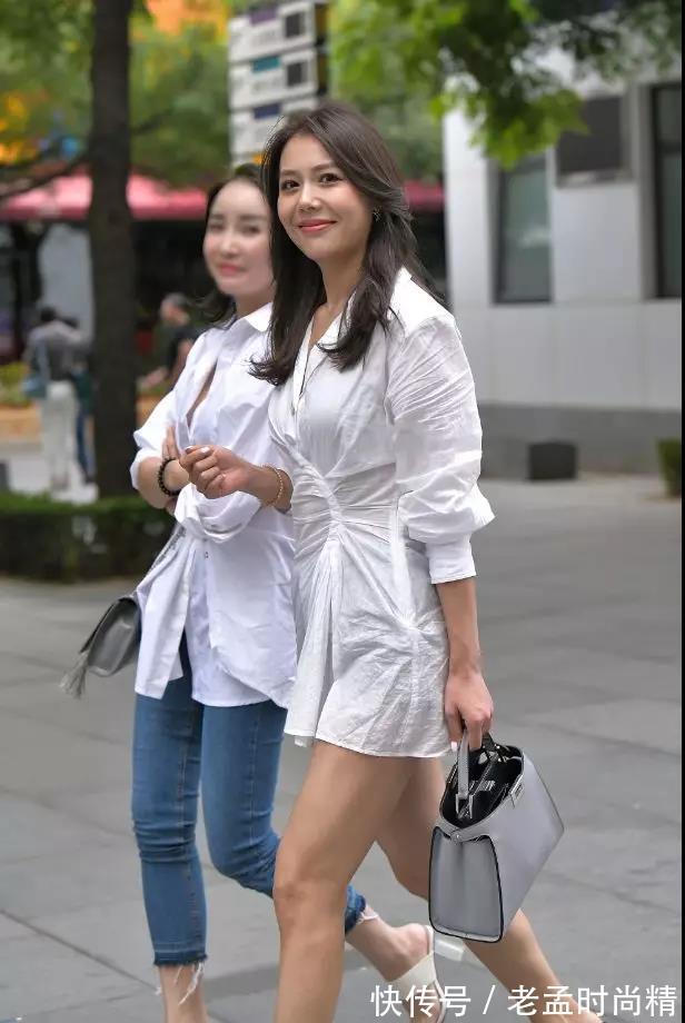 气质 街拍: 很有气场的气质美少妇, 一席白色长衫满满的职业女性气场!