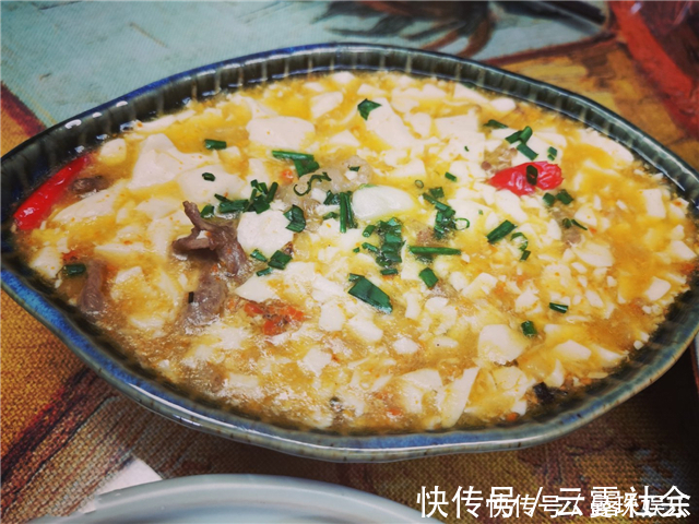 周末陪老公回老家,我亲自下厨做一桌菜,上桌后婆婆竖起大拇指!