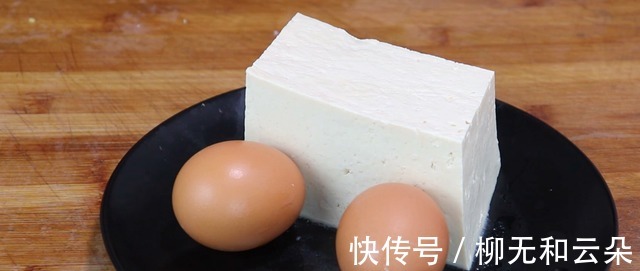 红椒|1块豆腐，2个鸡蛋，大厨教你这样做，比红烧肉香，吃一次就忘不了！